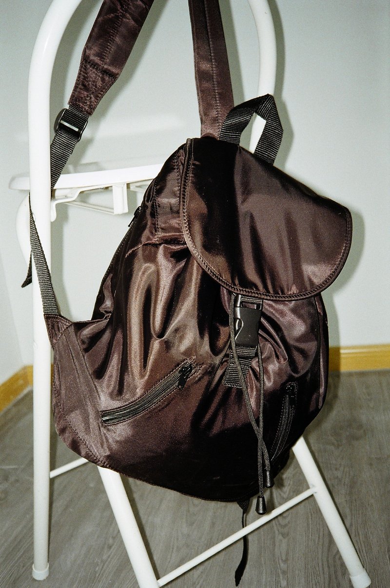 วัสดุกันนำ้ กระเป๋าเป้สะพายหลัง สีดำ - #impeterpeter Backpack in Black