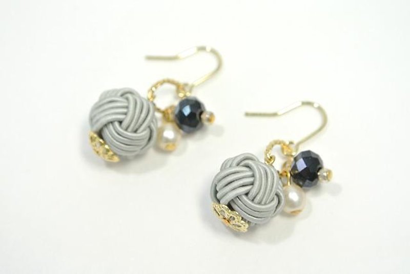 Adult cute earrings of gray watering - Earrings & Clip-ons - Other Metals Gray