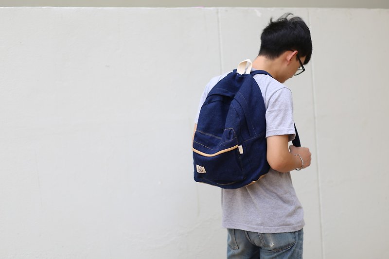 Dark jeans backpack - กระเป๋าเป้สะพายหลัง - วัสดุอื่นๆ สีน้ำเงิน