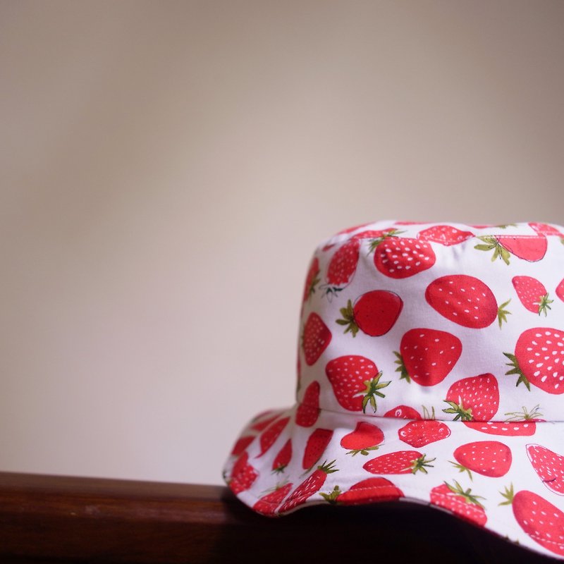 A MERRY HEART ♥ Strawberry - หมวก - วัสดุอื่นๆ สีแดง