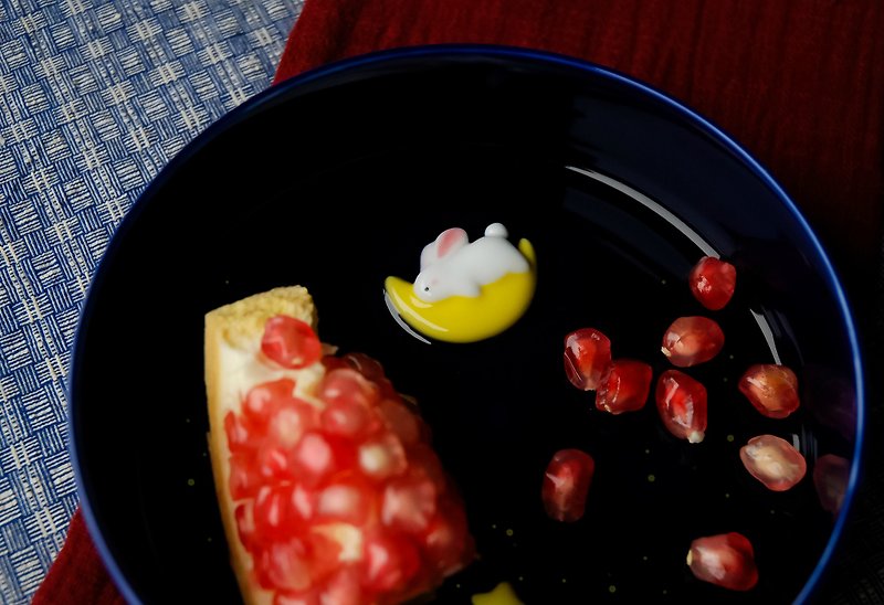 Three shallow Pottery original design rabbit with the moon (Rabbit) small plate and dessert dish creativity gift - จานเล็ก - เครื่องลายคราม 