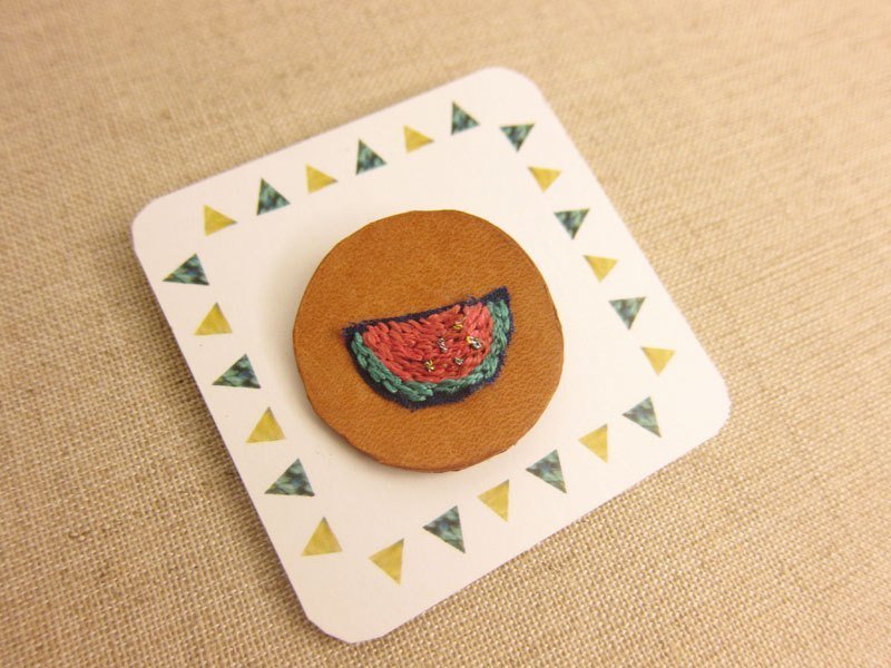 紅色圓西瓜刺繡小別針 - 胸針 - 真皮 紅色