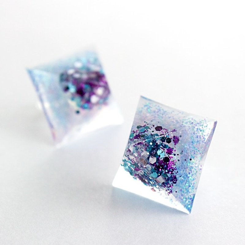 Pyramid earrings (boreal disco) - ต่างหู - วัสดุอื่นๆ สีน้ำเงิน