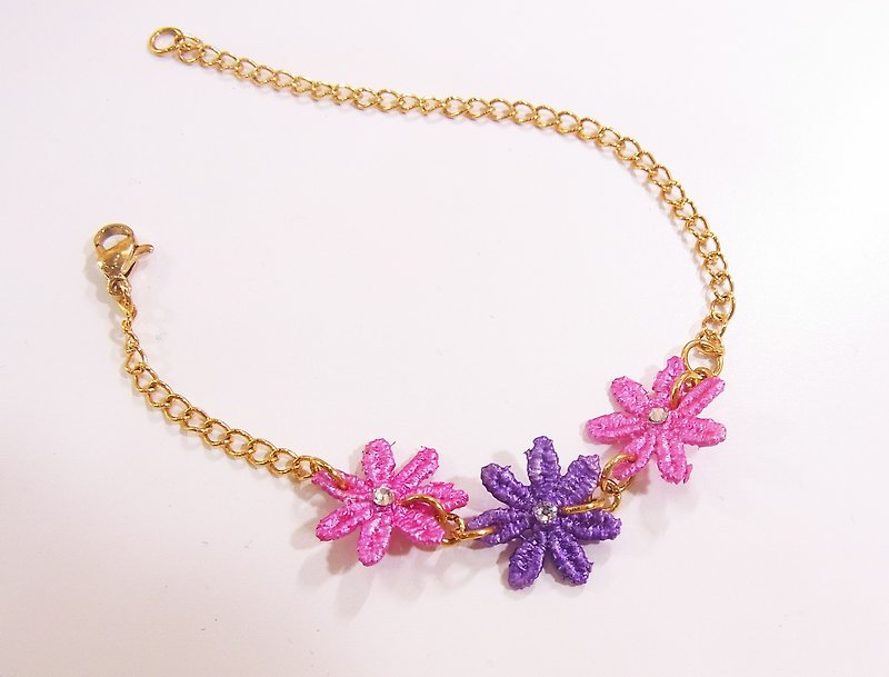 Purple jasmine simple lace bracelet handmade limited edition - สร้อยข้อมือ - งานปัก 