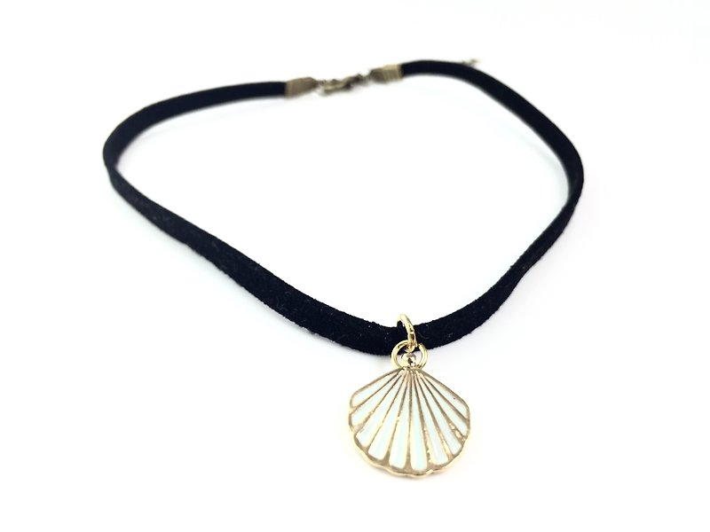 Light blue shell / black suede cord (Necklace) - สร้อยคอ - หนังแท้ สีดำ