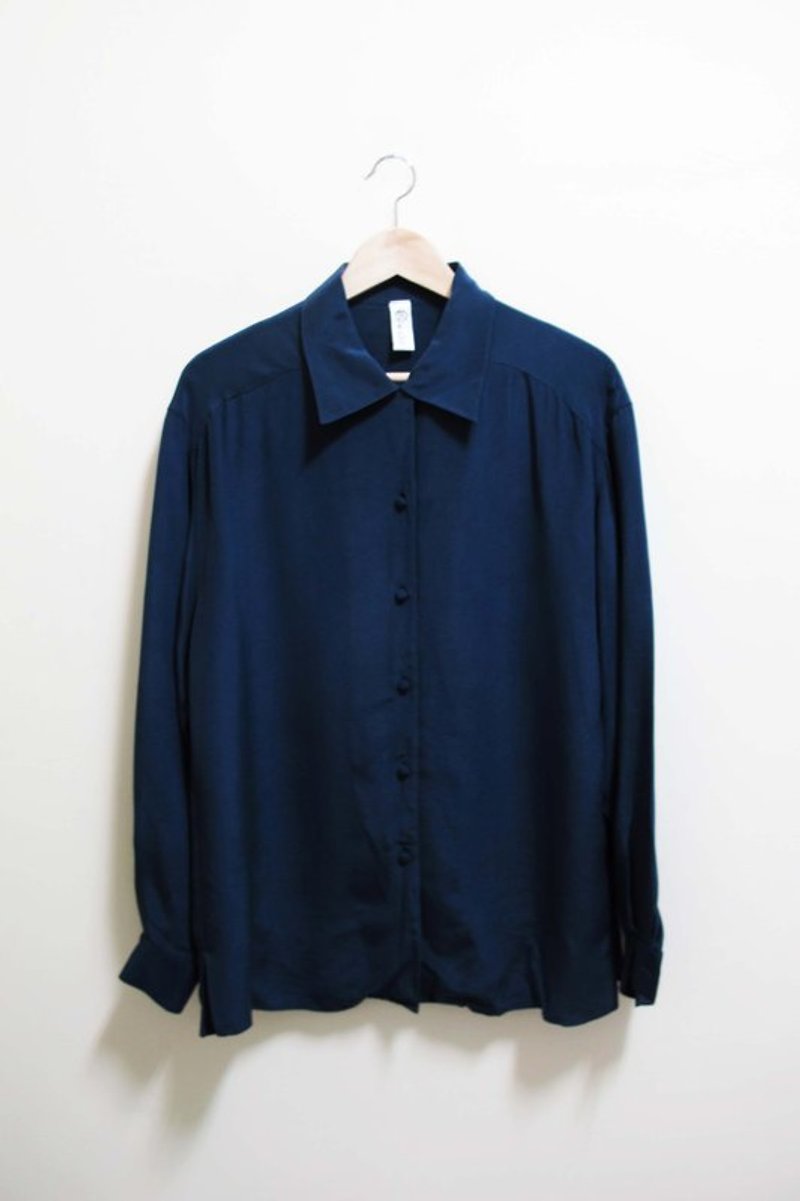 【Wahr】深藍綢緞長袖襯衫 - 恤衫 - 其他材質 藍色