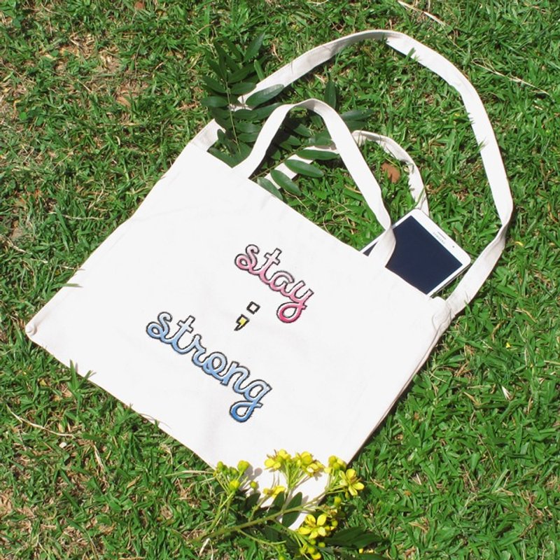 Semicolon plan; STAY STRONG horizontal canvas bag - กระเป๋าคลัทช์ - วัสดุอื่นๆ 