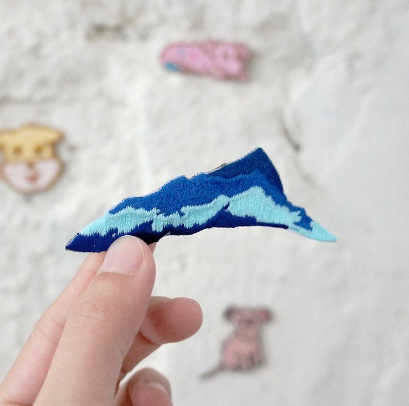 Blue Mountain Pin Patch - เข็มกลัด - วัสดุอื่นๆ สีน้ำเงิน
