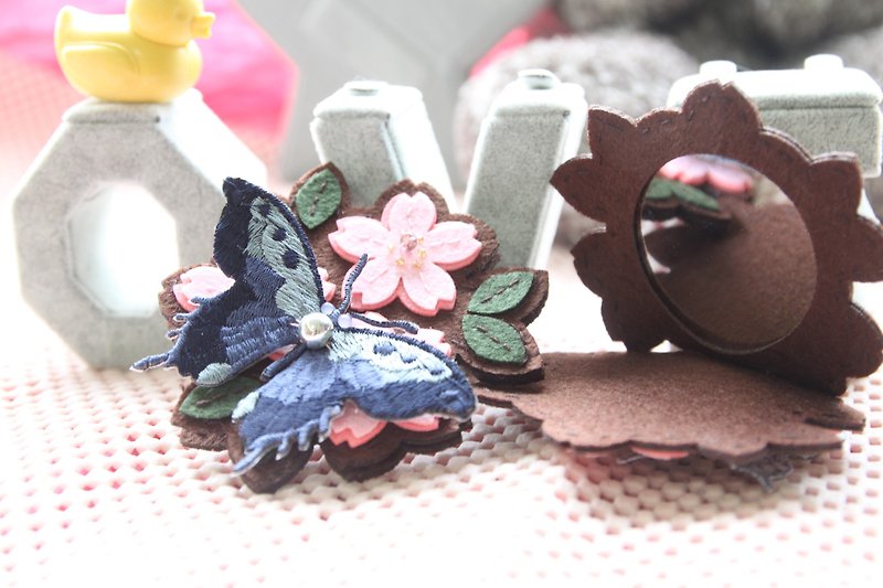 蝶の刺繍手縫製ミラーと風青い蝶小さな手鏡ダ - その他 - その他の素材 ブルー