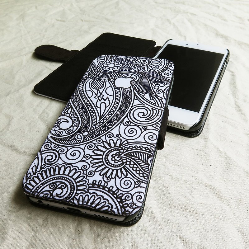 Henna Art, - Designer,iPhone Wallet,Pattern iPhone wallet - เคส/ซองมือถือ - วัสดุอื่นๆ สีดำ