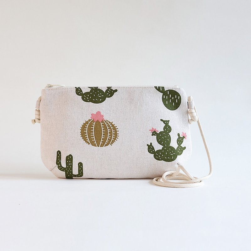 Hand-sewn off-white cactus small cross-shoulder bag - กระเป๋าแมสเซนเจอร์ - ผ้าฝ้าย/ผ้าลินิน ขาว