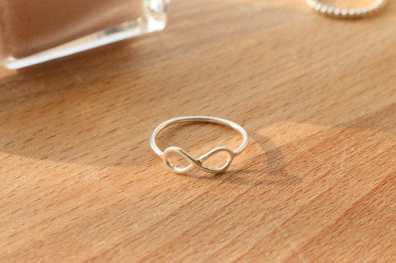 Clearance sterling silver infinity ring - แหวนทั่วไป - เงินแท้ สีเงิน