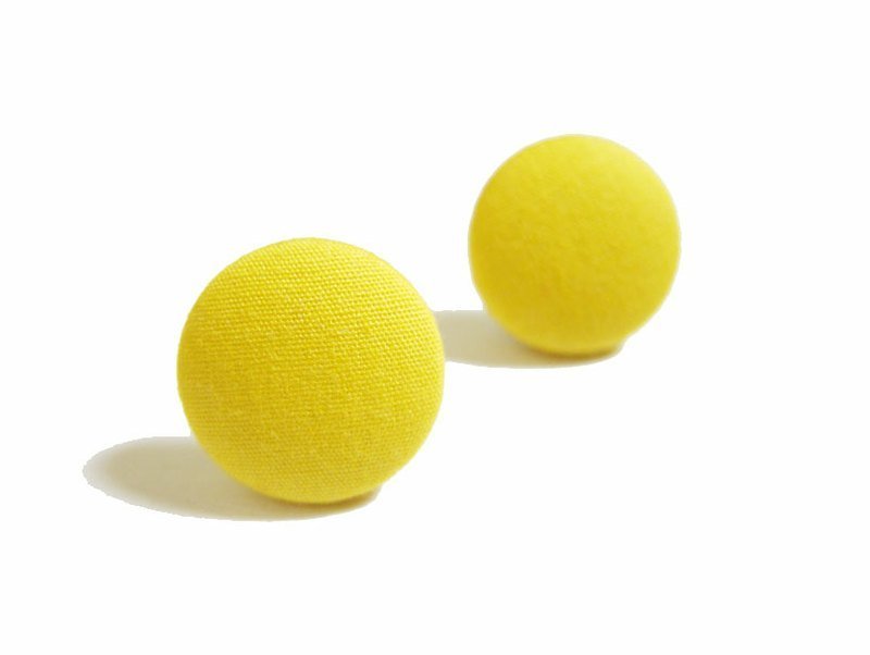 Lemon yellow cloth buckle earrings - ต่างหู - วัสดุอื่นๆ 