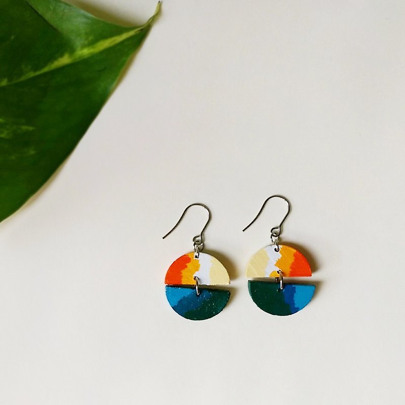 Had hands together for a round of hand-painted wood earrings - Earrings & Clip-ons - Wood Multicolor