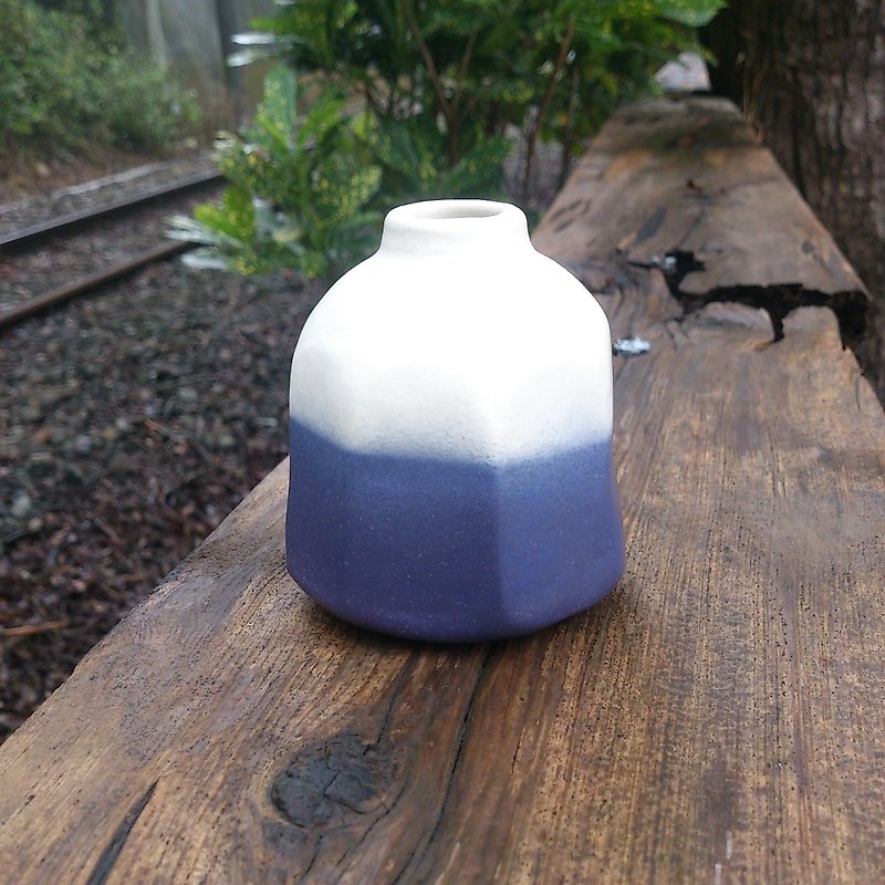 【JAEE Ceramics】 八角小瓶(紫色) - 花瓶/陶器 - 其他材質 紫色