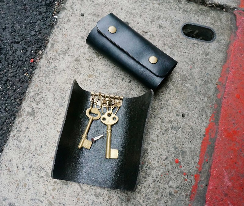 SIENNA leather key case - ที่ห้อยกุญแจ - หนังแท้ สีดำ