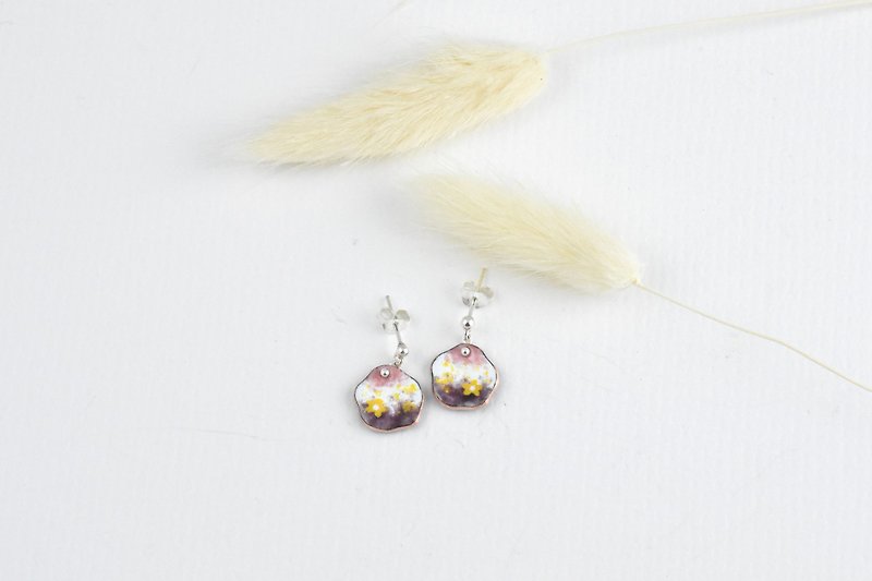 Spring flower-yellow purple color (Enamel earrings) - C percent handmade jewelry - ต่างหู - วัตถุเคลือบ สีเหลือง