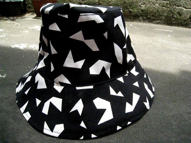 MaryWil百搭漁夫帽-個性幾何黑 - Hats & Caps - Other Materials Black