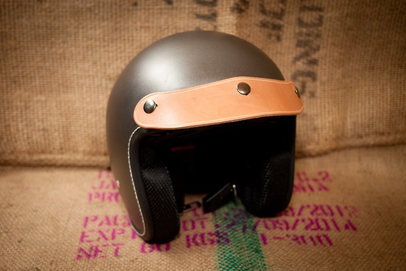 Dreamstation leather Pao Institute, handmade leather helmet visor. - อื่นๆ - หนังแท้ สีนำ้ตาล