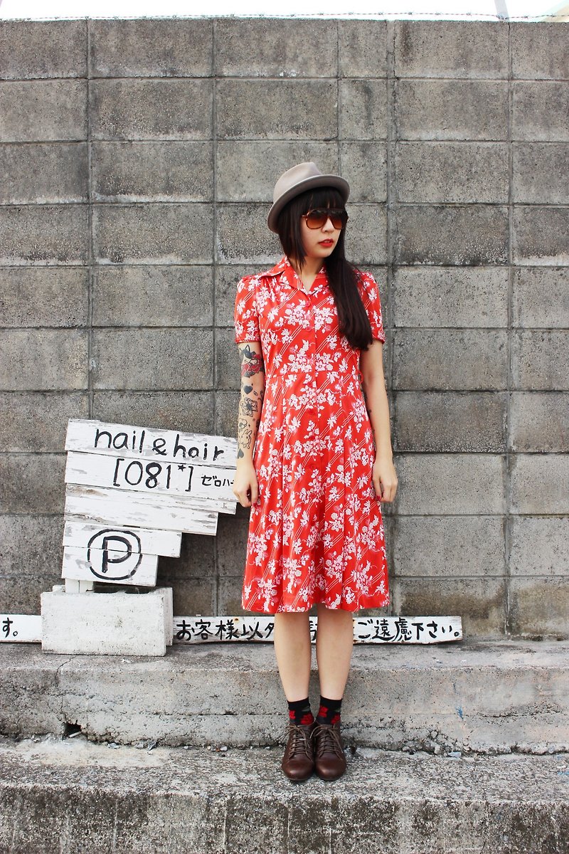 F707 (Vintage) is red diagonal stripes small flower cloth flower-breasted short-sleeved vintage dress - One Piece Dresses - Other Materials Red