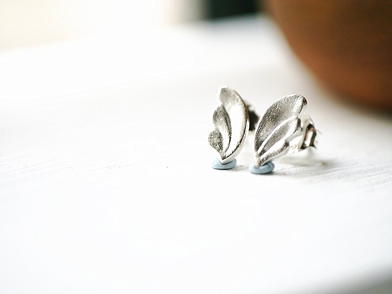 Sterling silver**wings series = happiness ~ a pair of / sterling silver earrings**novtzu pure handmade - ต่างหู - เงินแท้ สีเงิน