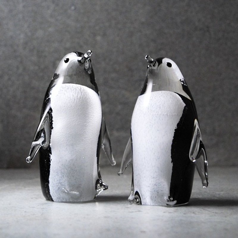 (One pair price) 10cm] [Antarctic penguin Penguin Penguin couple glass sculpture art is not a wedding gift - ของวางตกแต่ง - แก้ว สีดำ