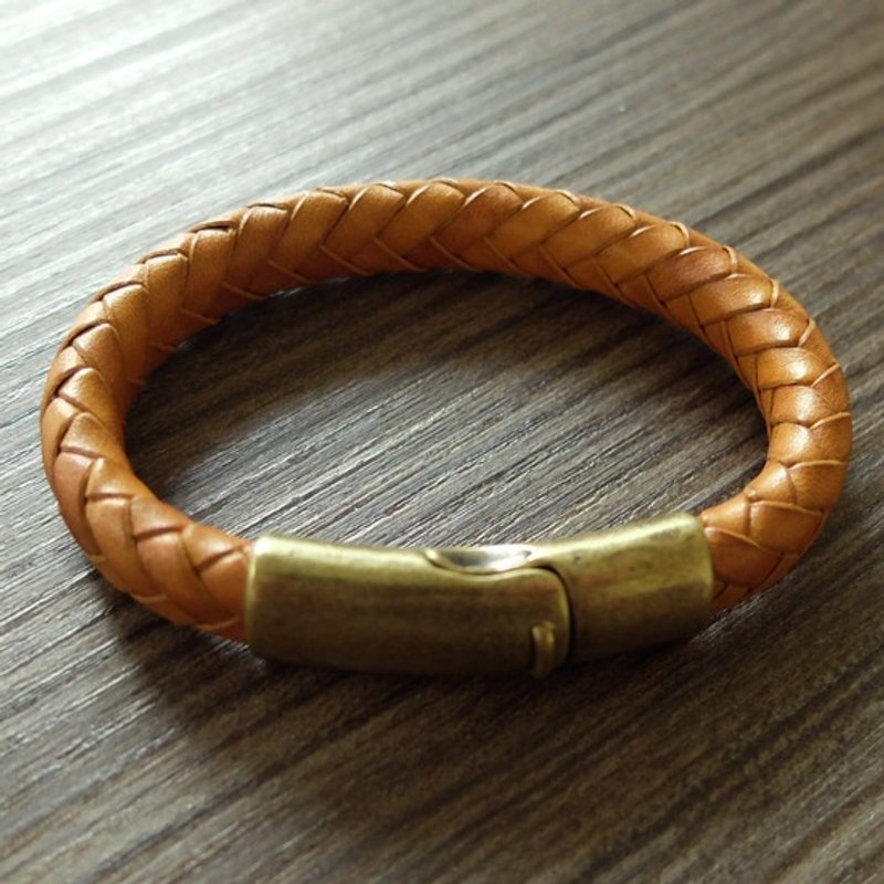 Simple bronze magnetic buckle leather braided bracelet - สร้อยข้อมือ - หนังแท้ สีนำ้ตาล