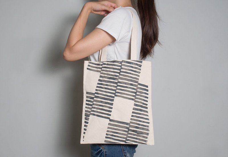 Hand-painted Handprint Embroidered Cloth Bag [Zebra] Single-sided/Double-sided Handheld/Shoulder Gray/Black/Blue Red - กระเป๋าแมสเซนเจอร์ - ผ้าฝ้าย/ผ้าลินิน หลากหลายสี