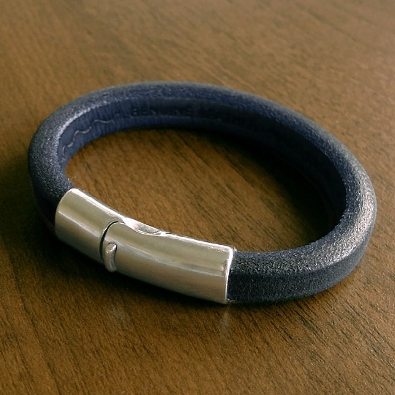 Simple silver Cikou leather bracelet (petroleum blue) - สร้อยข้อมือ - หนังแท้ สีน้ำเงิน