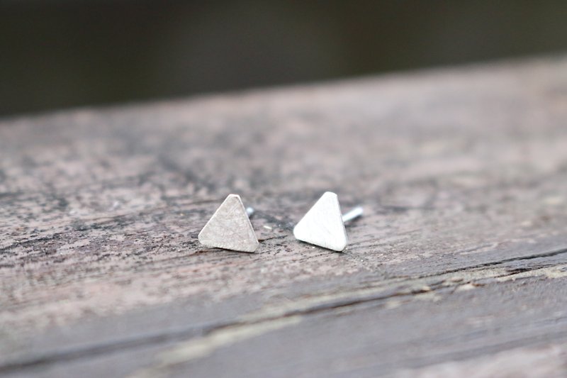Silver earring 0723 little triangle - ต่างหู - เงินแท้ สีเงิน