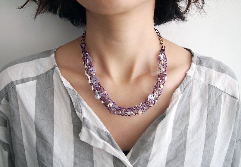 N054 custom hand-woven grid-type fashion purple Bronze wire with a white acrylic beads necklace - สร้อยคอ - วัสดุอื่นๆ สีม่วง