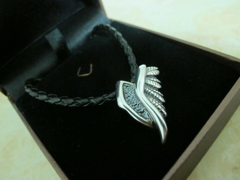 s925 sterling silver necklace-wings of courage (distressed black) Wings of Courage - สร้อยคอ - เงินแท้ สีเงิน