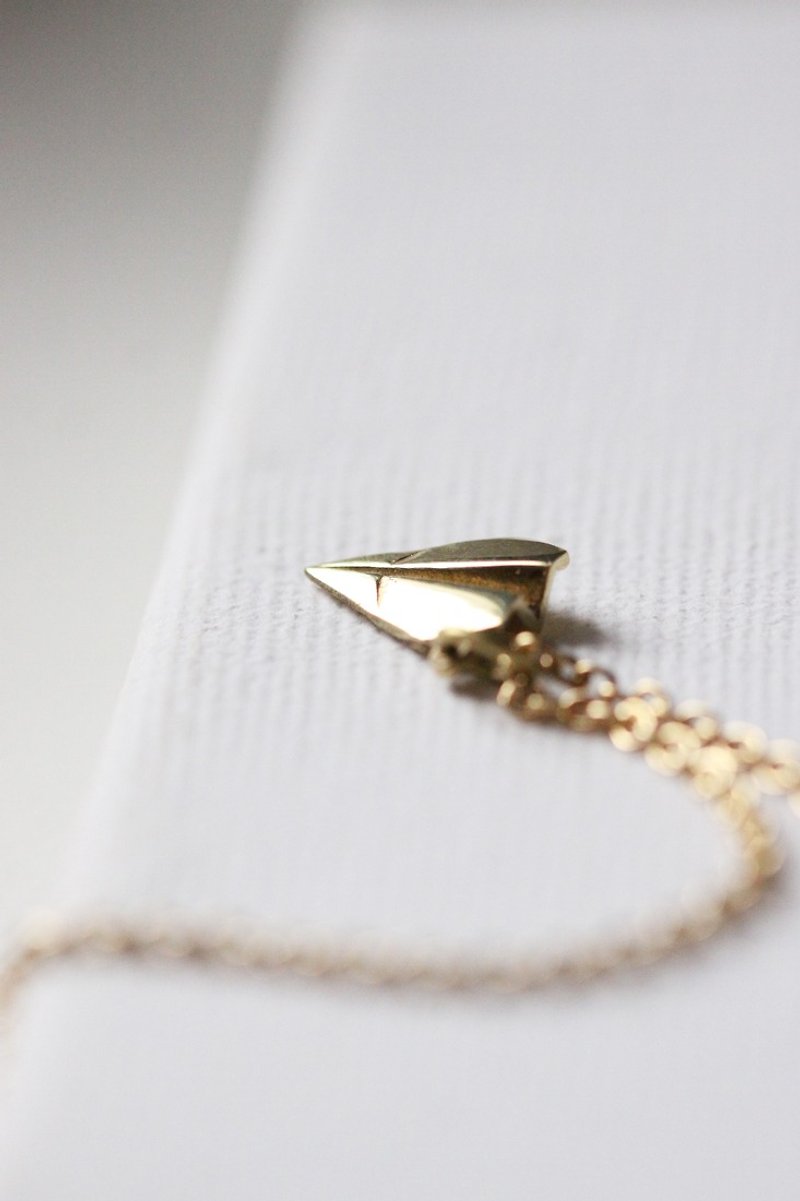 Origami plane necklace by linen. - 項鍊 - 銅/黃銅 