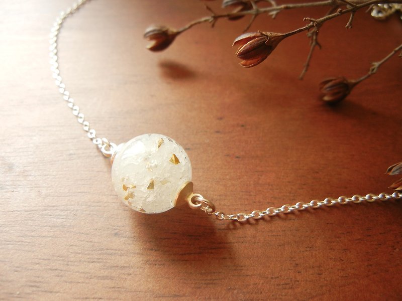 *coucoubird*gold leaf crushed ice white necklace - Necklaces - Glass White