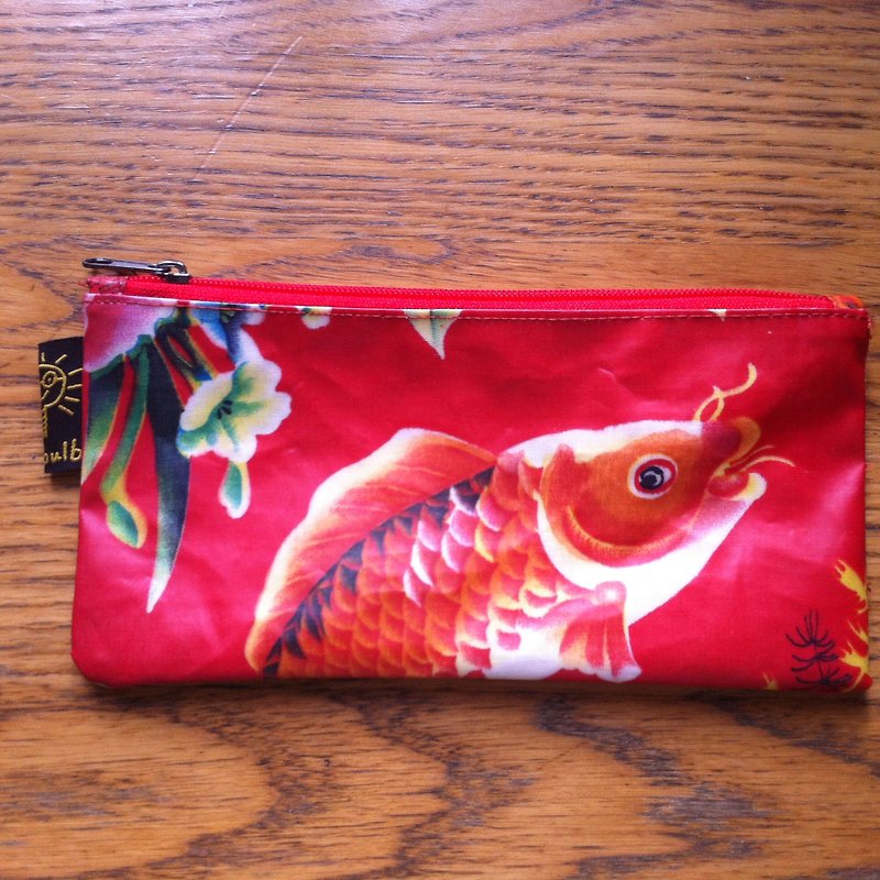 Lei Yue Longmen Printed Cloth Plastic Bag - กระเป๋าเครื่องสำอาง - วัสดุกันนำ้ สีแดง