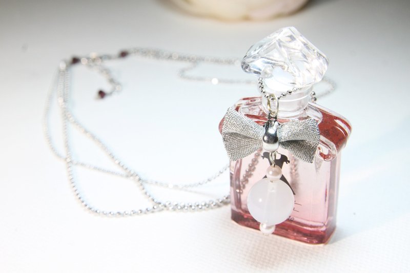 Guerlain Mini Perfume Necklace - สร้อยคอ - วัสดุอื่นๆ สึชมพู