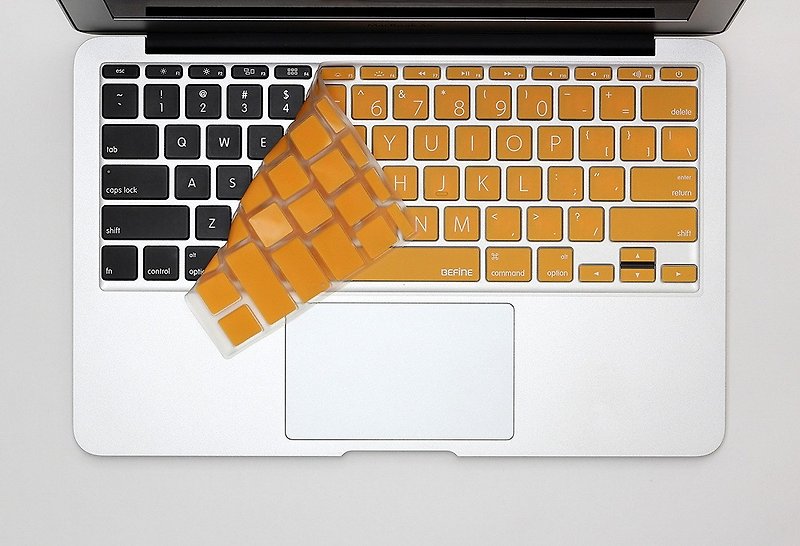 BEFINE MacBook Air 11專用鍵盤保護膜（KUSO英文Lion版） 橘底白字 (8809305221125)此版無注音 - 平板/電腦保護殼 - 其他材質 橘色