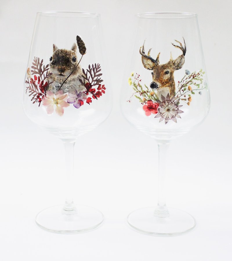 Custom order-a pair of hand-painted animal pressed flower wine glasses for wedding - Teapots & Teacups - Plants & Flowers Multicolor
