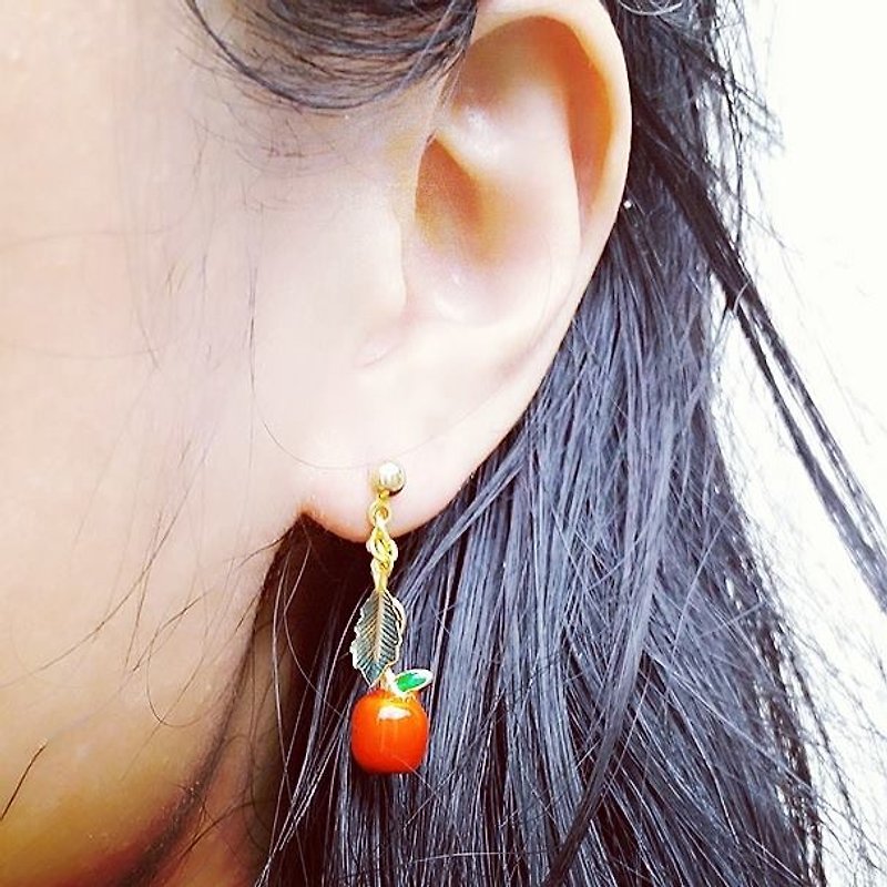 Small apple earrings] [Lost and find simple fruit-based girl on ear / ear clip - Earrings & Clip-ons - Other Metals Red