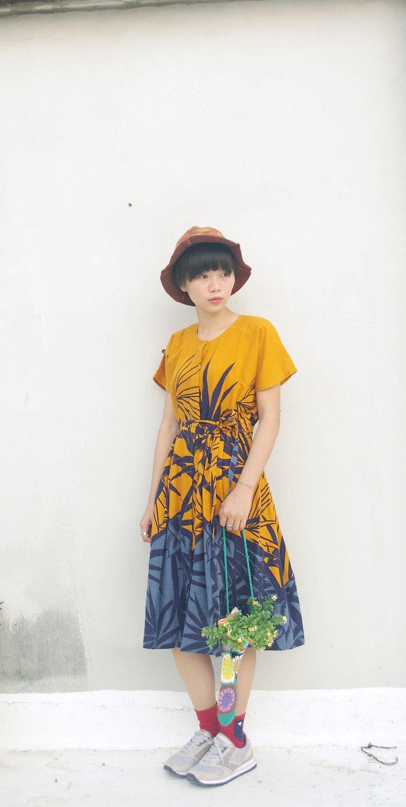 4.5studio-日本扛回下北澤古著-夏日熱帶風黃X藍V領連袖復古洋裝 - 連身裙 - 其他材質 橘色