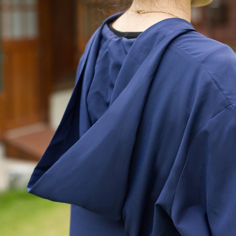 【起風日】森林系披風外套/日本剪裁/袖口繡花/抗UV機能布/靛青 - 外套/大衣 - 其他材質 藍色