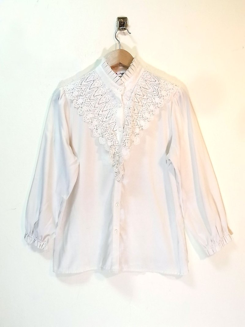 Satin cloth lace collar white shirt PdB Junior vintage lace - Women's Shirts - Other Materials White