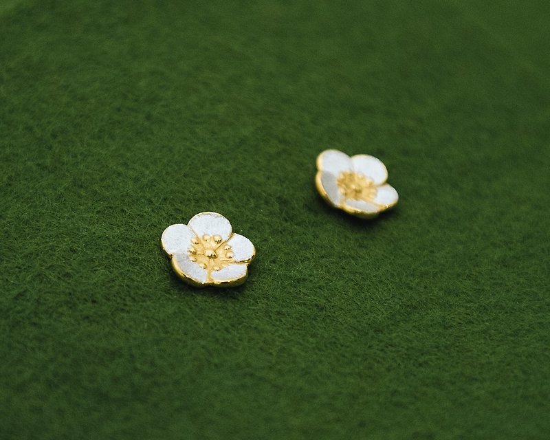 Ume Plum Blossom earrings - single (pierce) - ต่างหู - โลหะ สีทอง