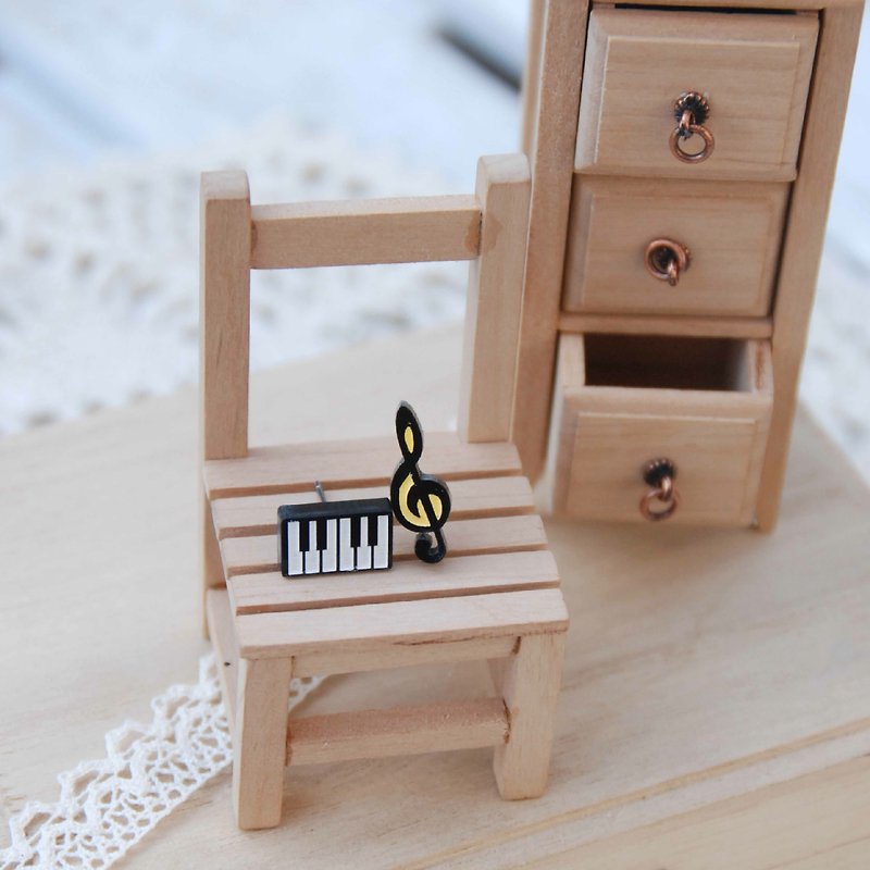 Black and white piano keys + notes / yellow notes / anti-allergic steel needles / can be changed to clip style - Earrings & Clip-ons - Acrylic Yellow