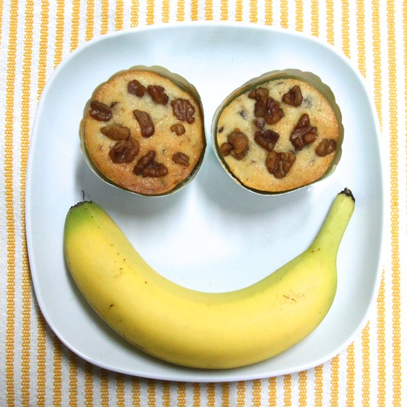 Hand banana walnut muffin (a 2 in) - เค้กและของหวาน - อาหารสด 