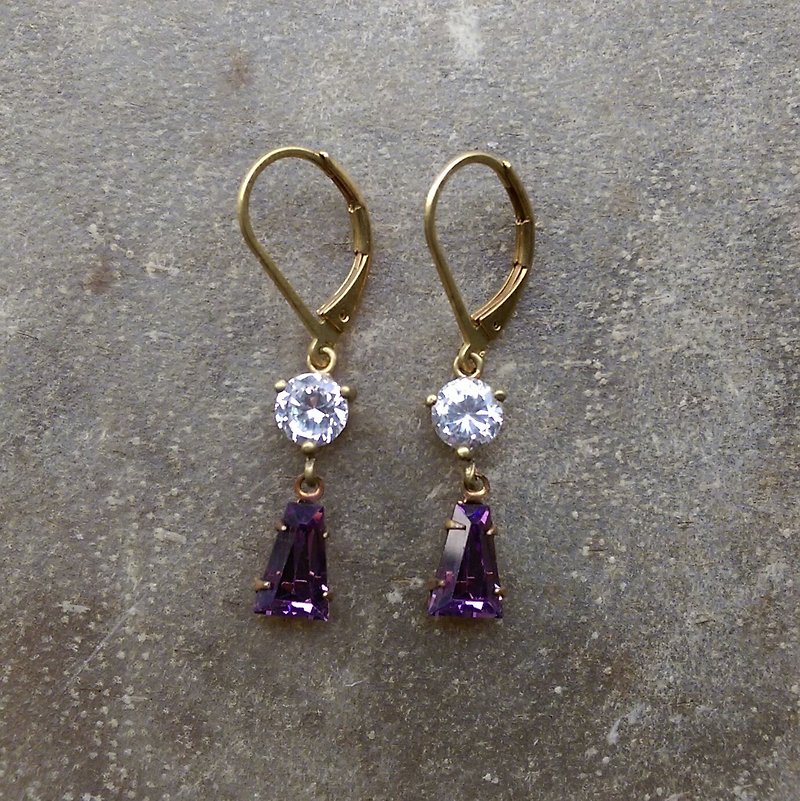 紫色のガラスのイヤリングアンティークキー - ピアス・イヤリング - 宝石 パープル