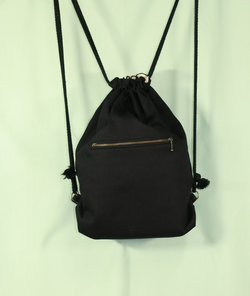 Young is like a black bunch of backpacks - Drawstring Bags - Cotton & Hemp Black