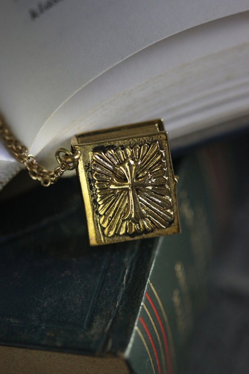 Bible Charm Necklace by Defy. - 項鍊 - 其他金屬 