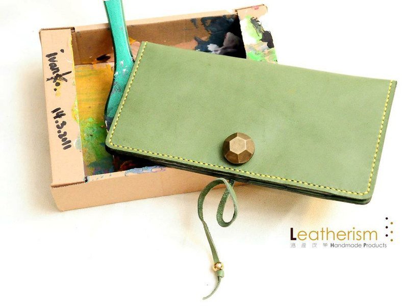 散發著清新的草原氣息：Leatherism手縫牛皮護照夾(Passport)＊免運費＊ - Passport Holders & Cases - Genuine Leather 