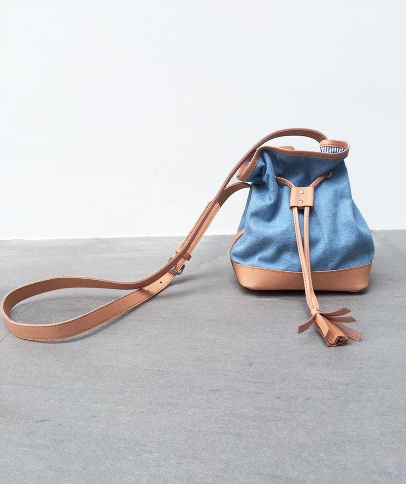 Mini Tassel Bucket Light Denim - 側背包/斜背包 - 真皮 藍色